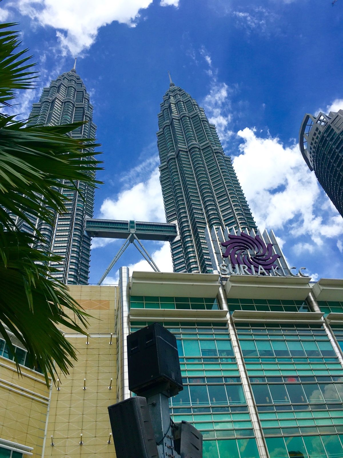 深夜、夕暮、早朝、昼間の顔。
マレーシアの首都、クアラルンプールの中心地に...