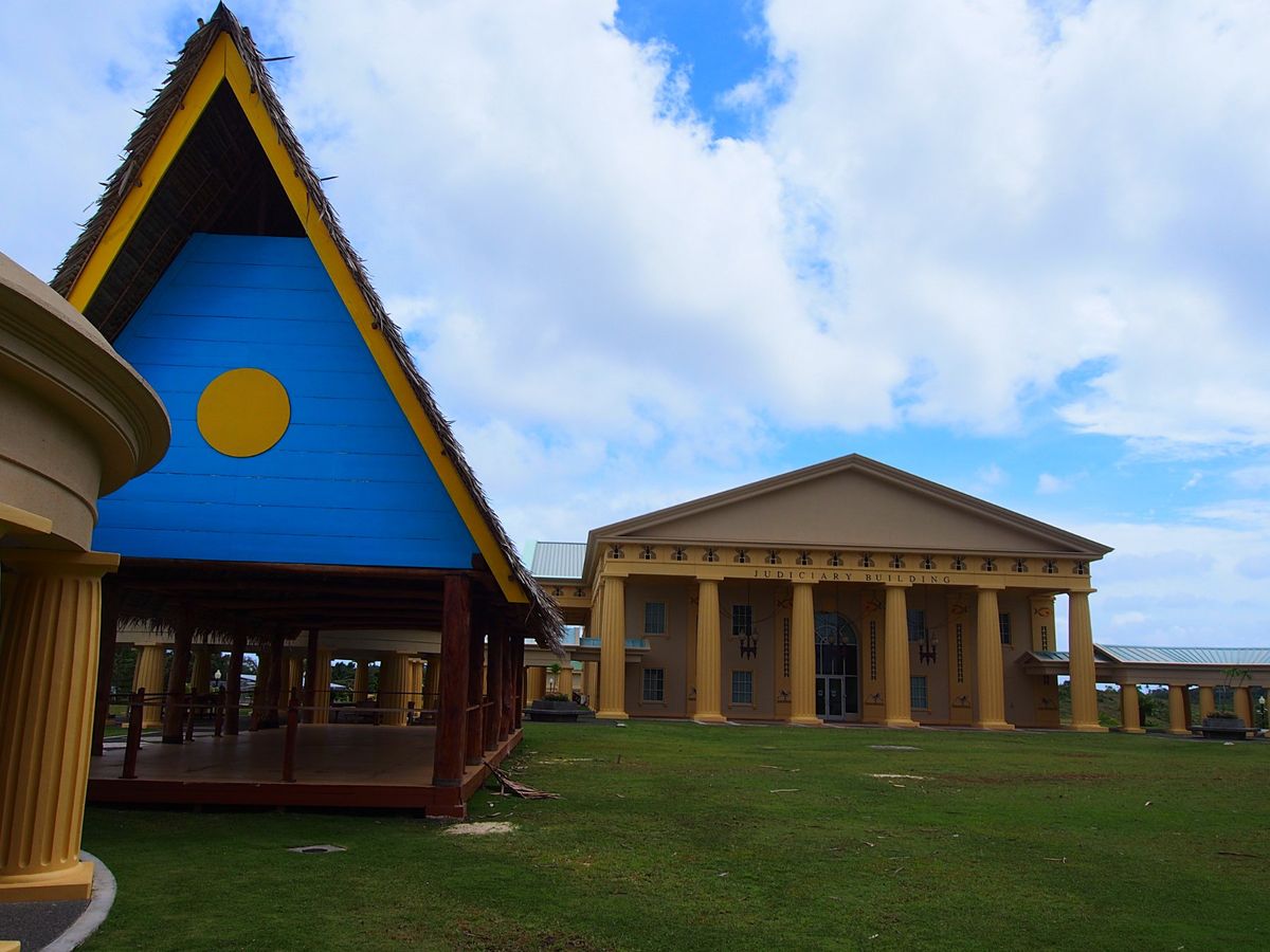 パラオ最大の島 バベルダオブ島は、かなり大きな島でレンタカーで探検
他にも...