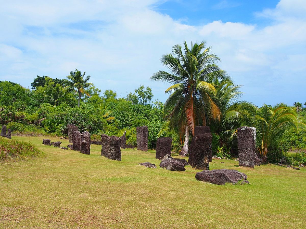 パラオ最大の島 バベルダオブ島は、かなり大きな島でレンタカーで探検
他にも...