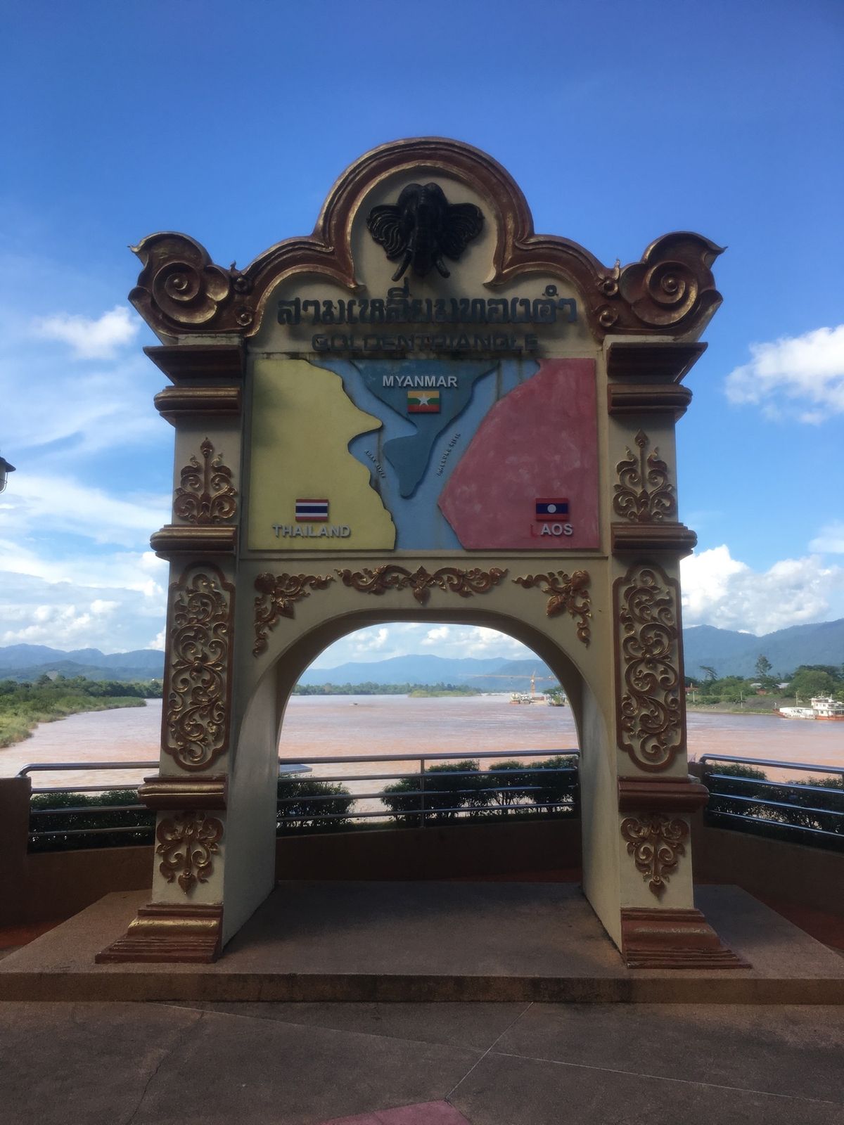 チェンセーンからミャンマーの国境までは約40km