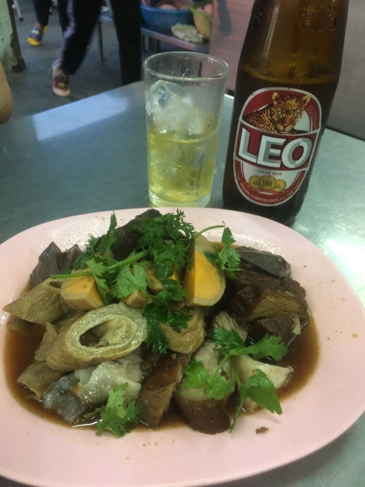 北タイ料理のゲーンハンレーとナムプリックオーン
ガイヤーン、もつ煮、豚足
...