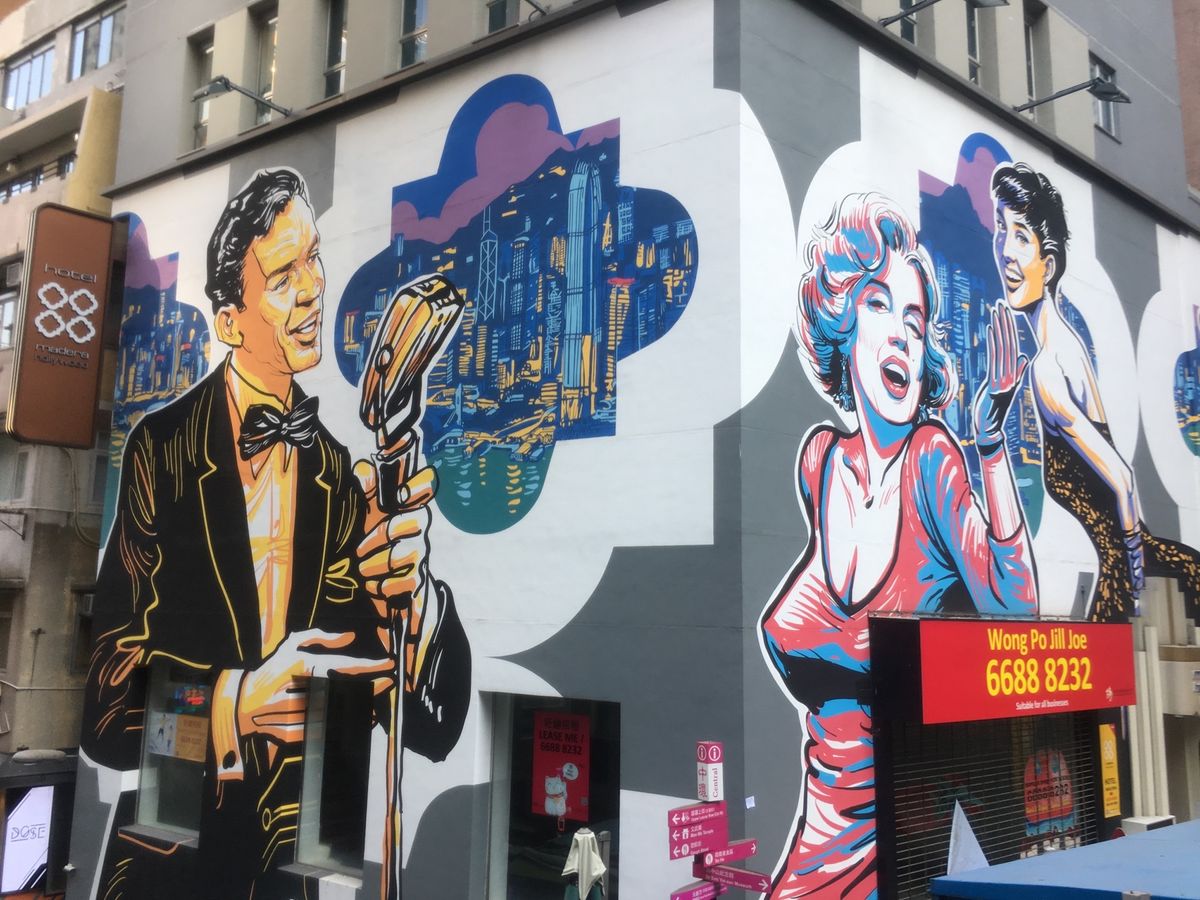 オープントップバス
ビルの谷間を走り抜けて楽しかった