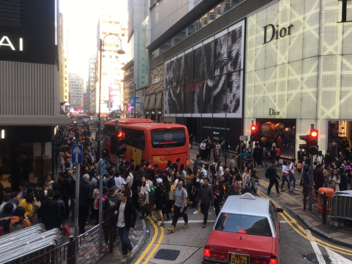 オープントップバス
ビルの谷間を走り抜けて楽しかった