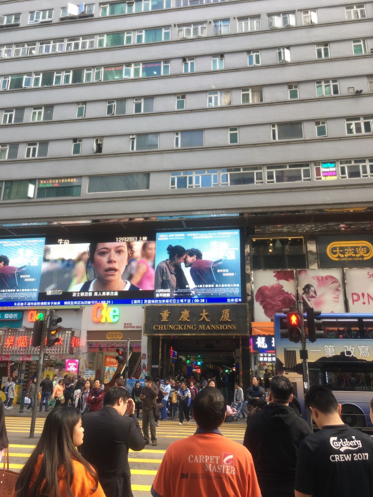 竹の足場は相変わらず
重慶飯店が綺麗になってる！と思ったけど外観だけでした