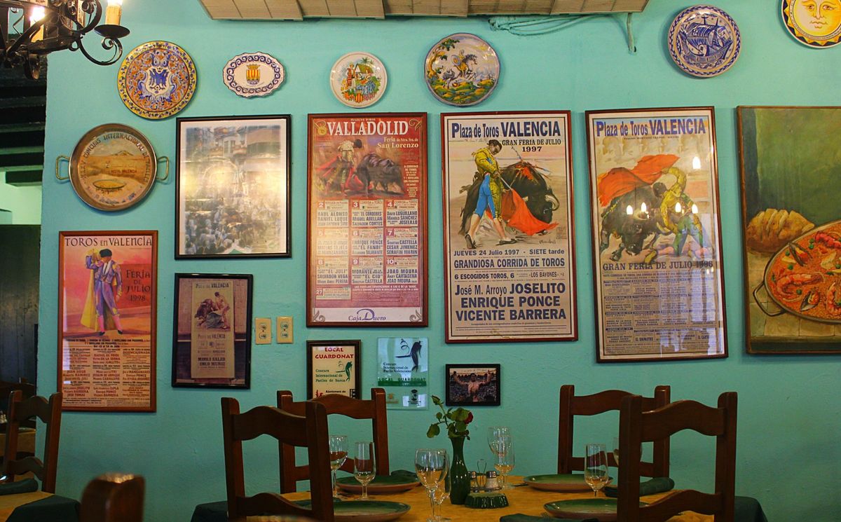 ハバナの街にはプレスリー系のアメ車が溢れ、そこらじゅうからラテンミュージッ...