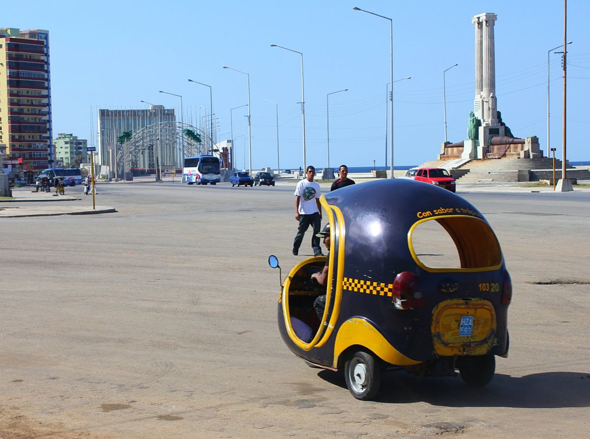 ハバナの街にはプレスリー系のアメ車が溢れ、そこらじゅうからラテンミュージッ...