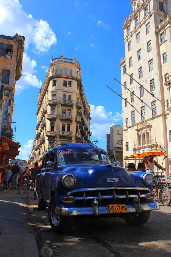 キューバ・ハバナ「キューバ　音楽とサルサとチェゲバラと」の写真：ハバナの街にはプレスリー系のアメ車が溢れ...