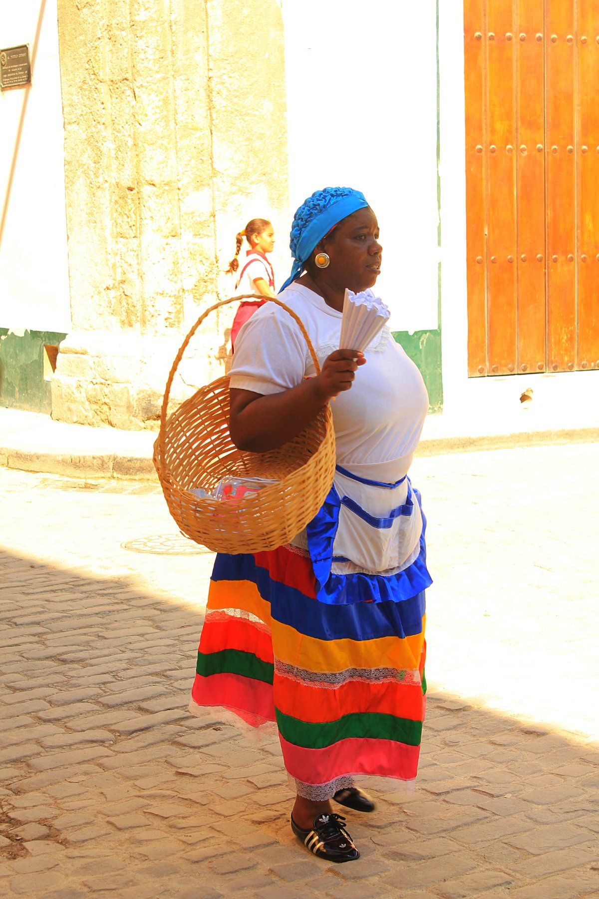 ハバナの街にはプレスリー系のアメ車が溢れ、そこらじゅうからラテンミュージッ...