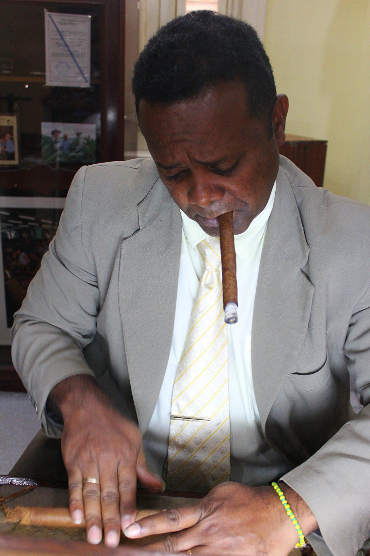 ハバナの街にはプレスリー系のアメ車が溢れ、そこらじゅうからラテンミュージッ...