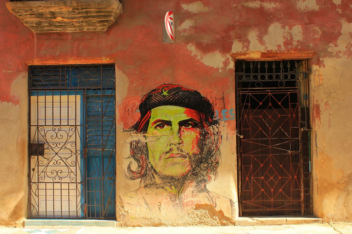 ハバナの街にはプレスリー系のアメ車が溢れ、そこらじゅうからラテンミュージッ...