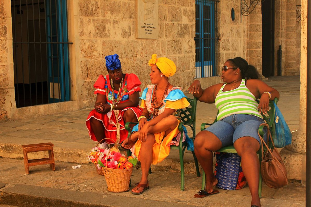 ハバナの街にはプレスリー系のアメ車が溢れ、そこらじゅうからラテンミュージッ...