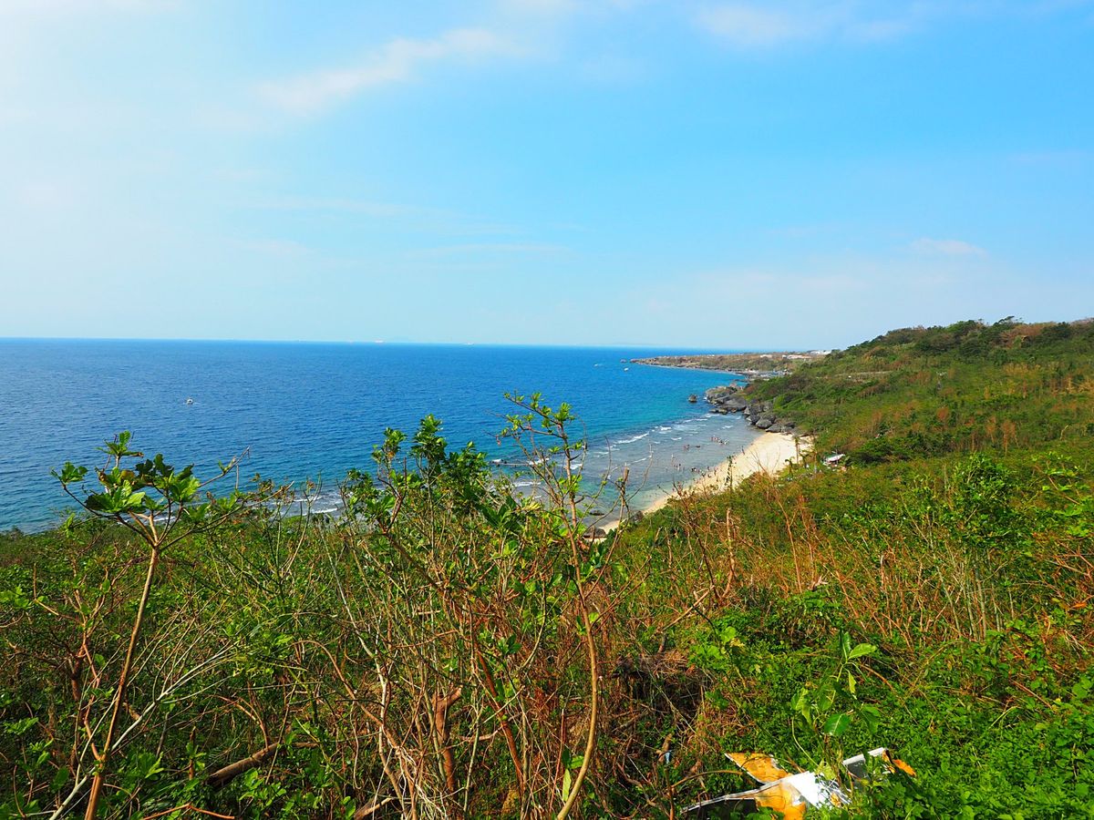 小琉球は歩いて回っても2-3時間の小さな島ですが、バイクを借りて島じゅうを...