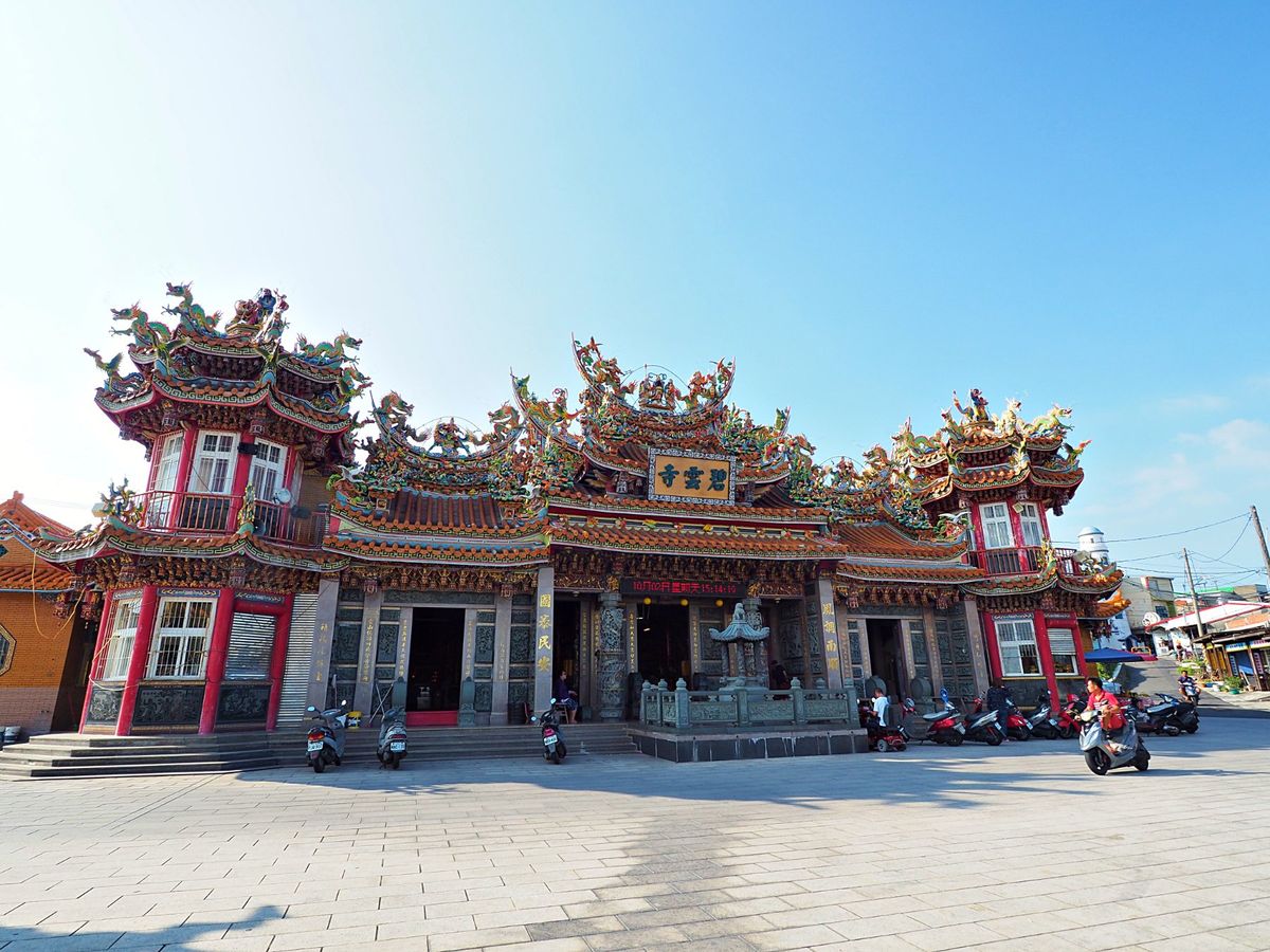 小琉球は歩いて回っても2-3時間の小さな島ですが、バイクを借りて島じゅうを...