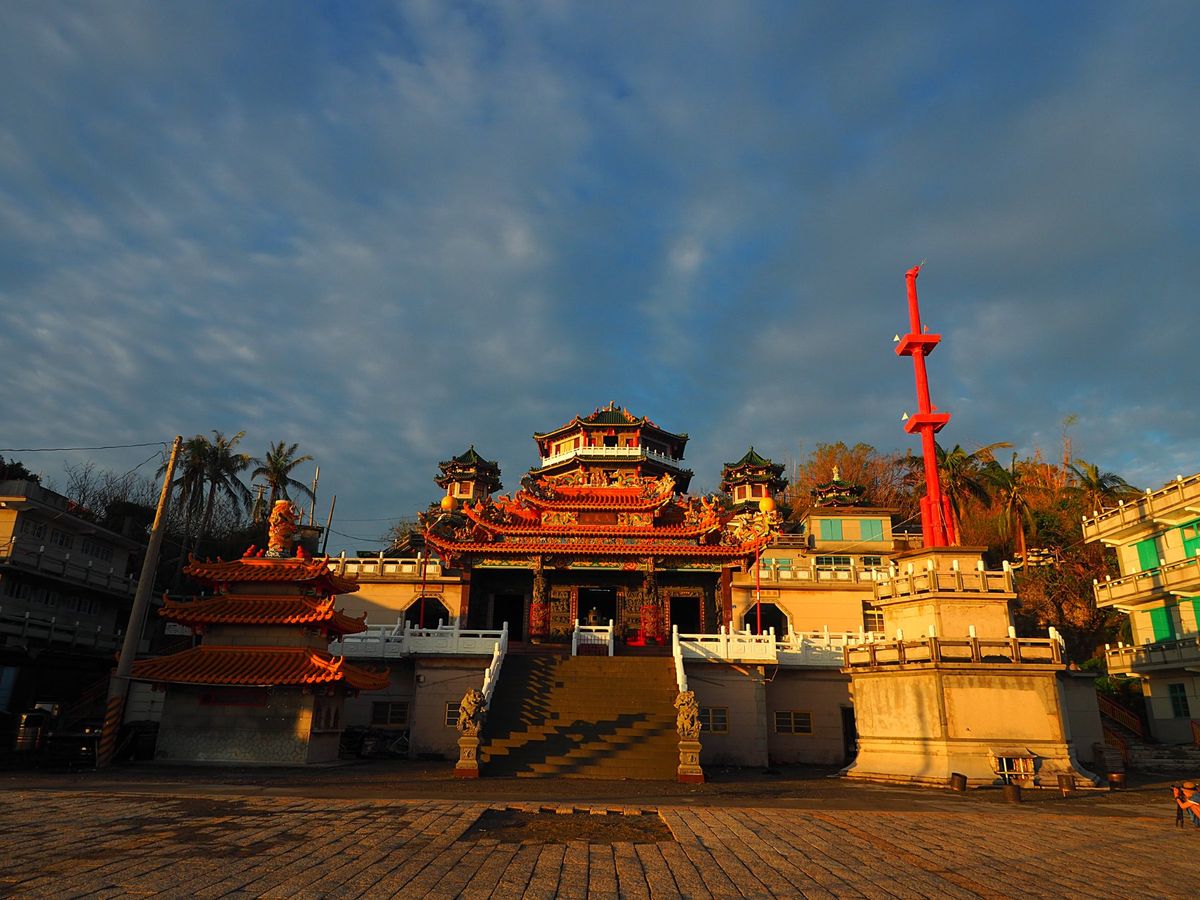 小琉球は歩いて回っても2-3時間の小さな島ですが、バイクを借りて島じゅうを...