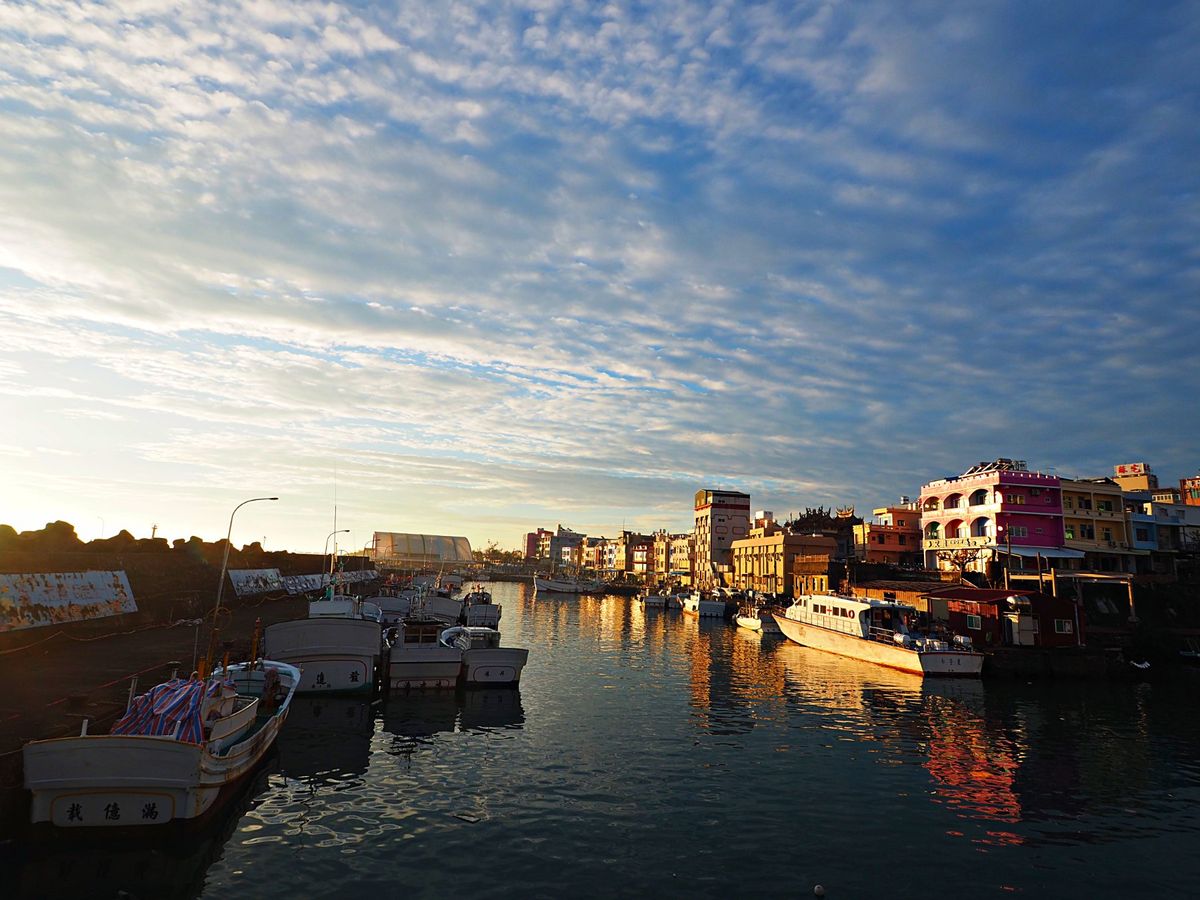 小琉球は歩いて回っても2-3時間の小さな島ですが、バイクを借りて島じゅうを...