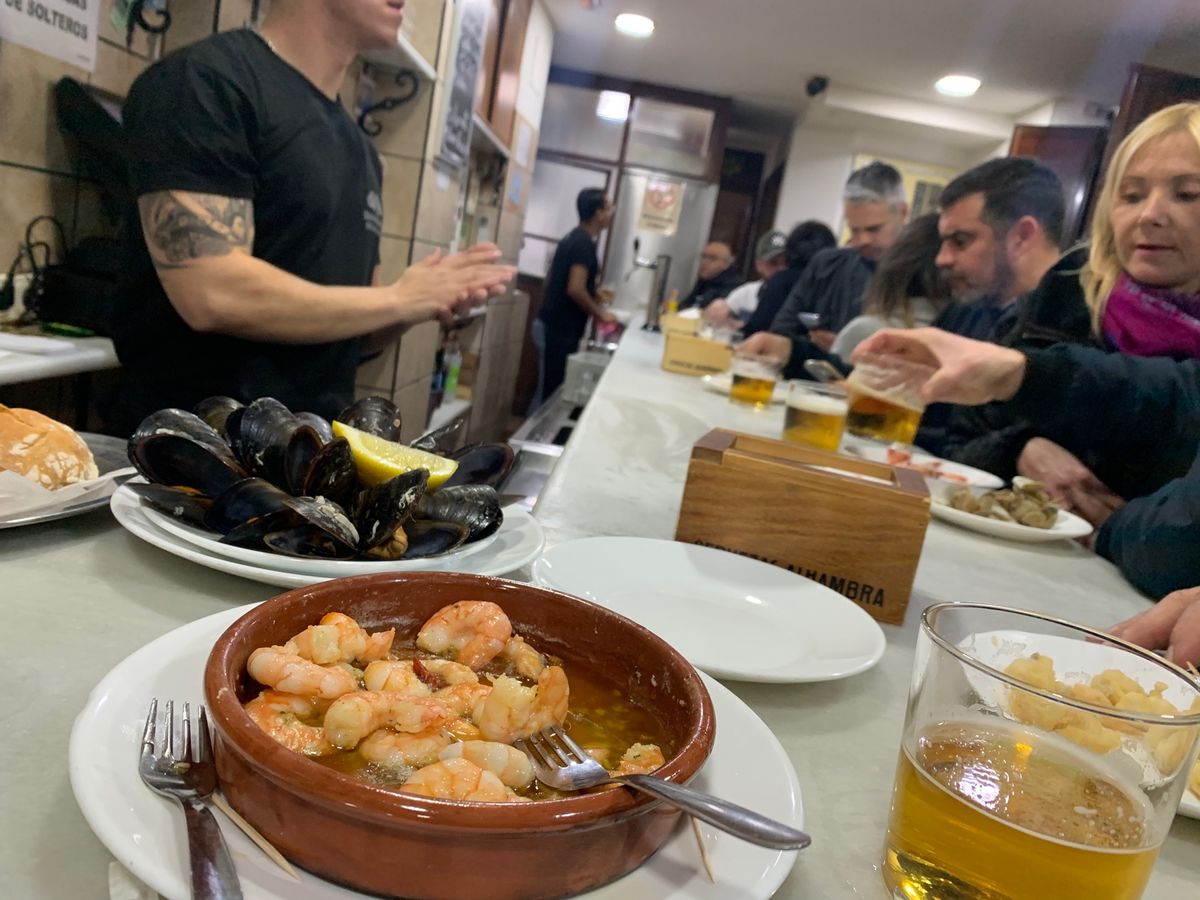 ✴︎雨上がりのサラマンカマヨール広場
✴︎グラナダのバルにてガンバスのピル...