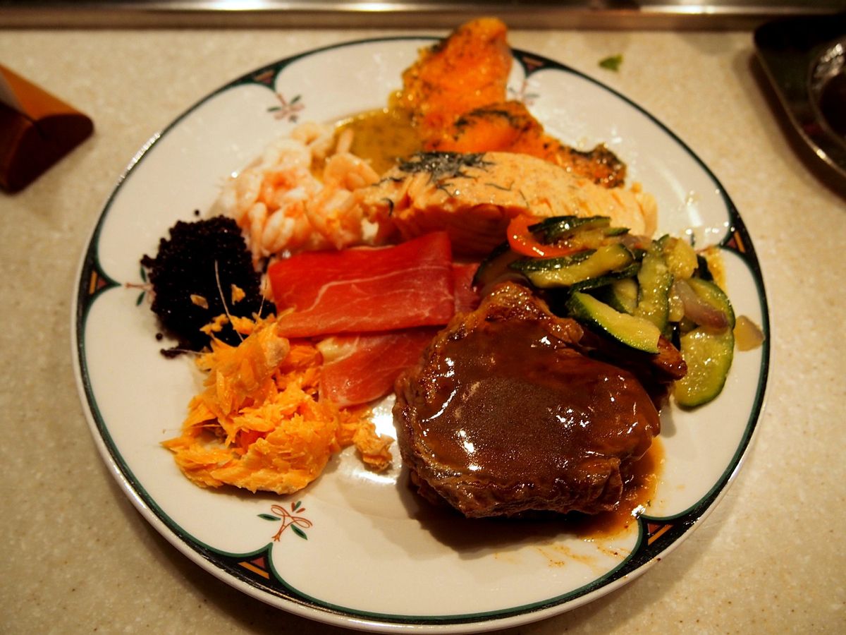 オスロから小さなプロペラ機と、それよりもっと小さいプロペラ機を乗り継いでた...