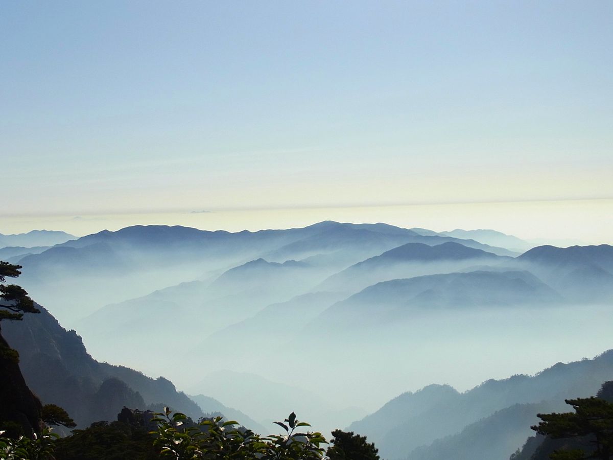 黄山はひとつの独立峰ではなく、数多くの山々の集合体
ケーブルカーやゴンドラ...