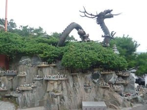 ヨングンサ。プサンからバスで1時間くらいだったかな？断崖絶壁にあるお寺。景...