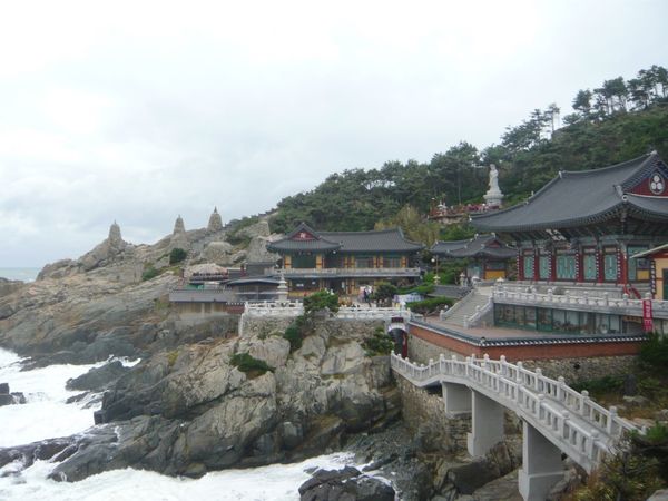 大韓民国 (韓国)・プサン「アンニョン！South Korea!」の写真：ヨングンサ。プサンからバスで1時間くらい...