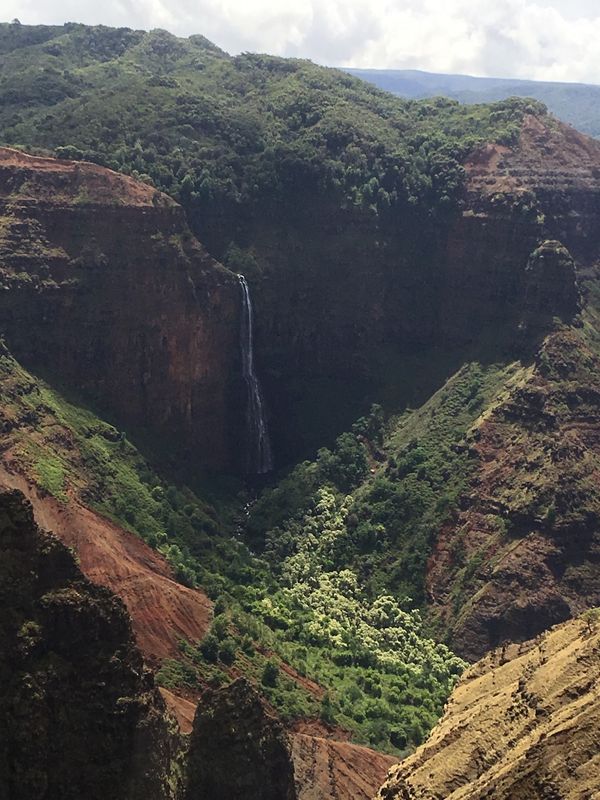 アメリカ(米国)・オアフ島「カウアイ島への旅」の写真：太古からこのままなんだろうな。
ダイナミ...