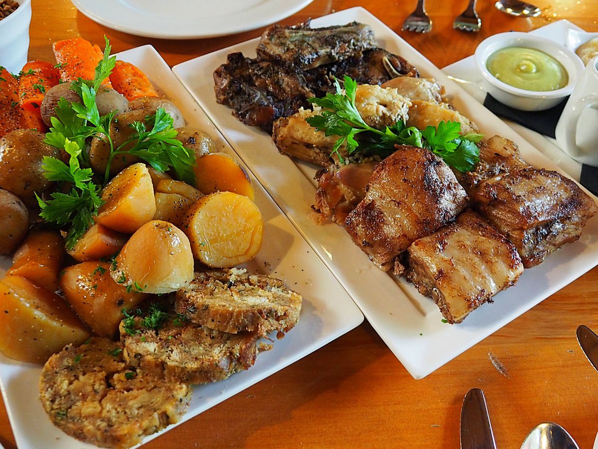 クライストチャーチ
キウイがいるウィロウバンク動物園は、マオリ族のハカやマ...