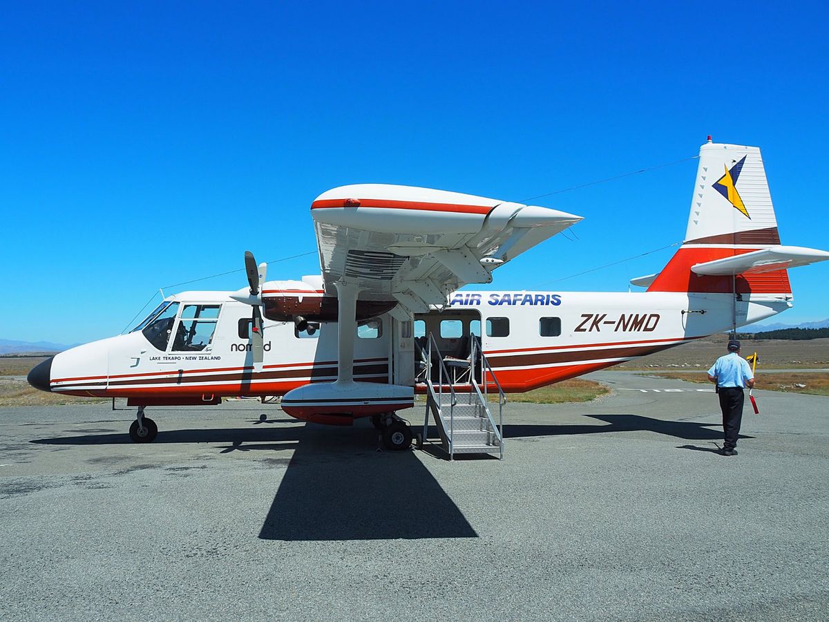 アオラキ・マウントクック国立公園遊覧飛行
テカポ発で約1時間の遊覧飛行に出...