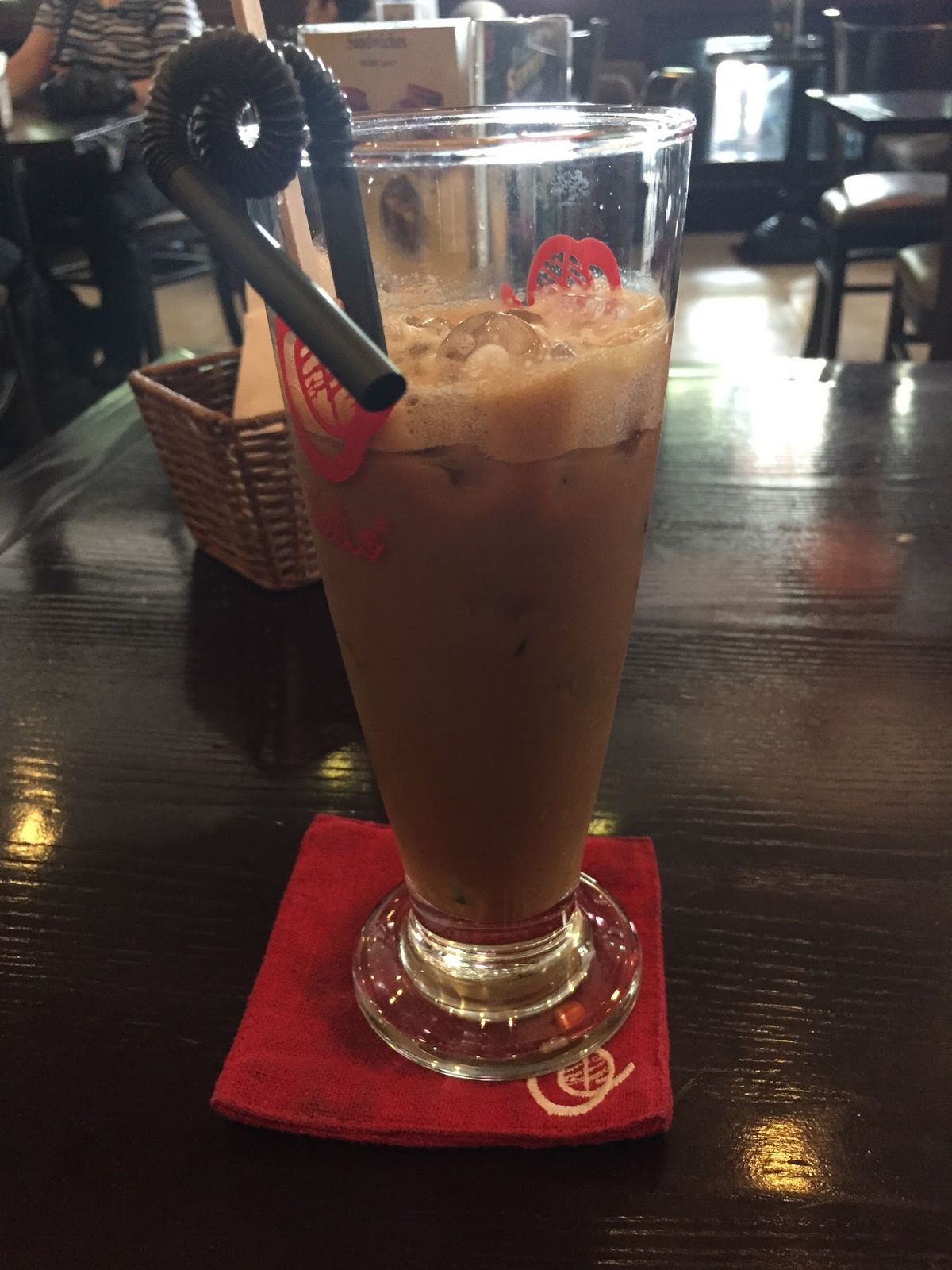 ベトナムのアイスコーヒーは砂糖たっぷり。
それをキンキンに冷やして飲む。め...
