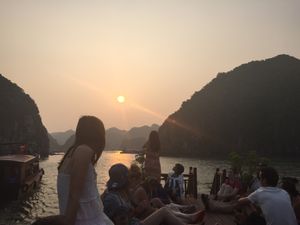 ハロン湾近くのモンキーアイランド
猿にコーラを盗まれた