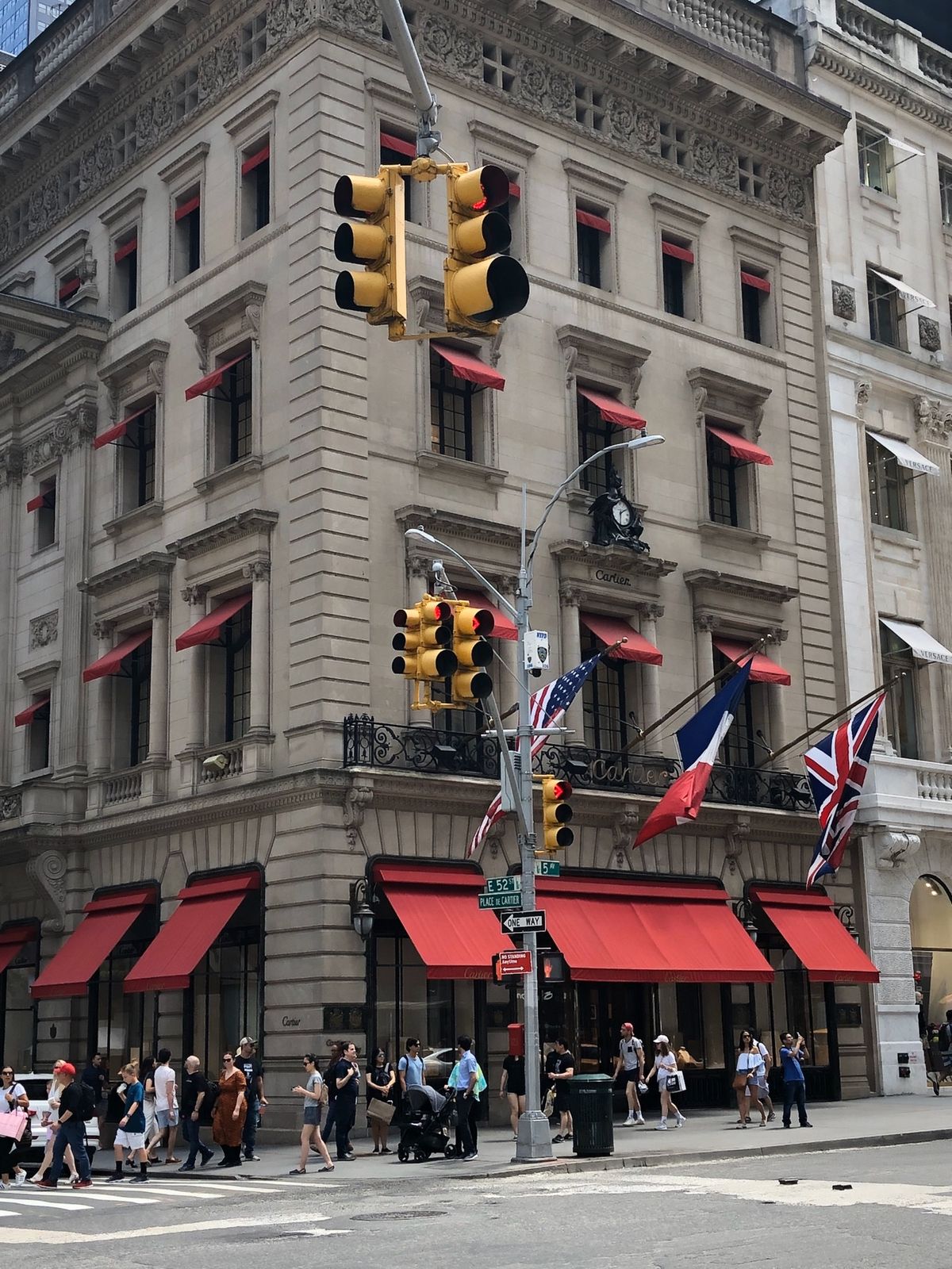 この後、また機内泊で欧州へ。