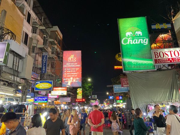 タイ・バンコク「バンコク旅行」の写真：夜のカオサンロード。賑やかでたのしかった...
