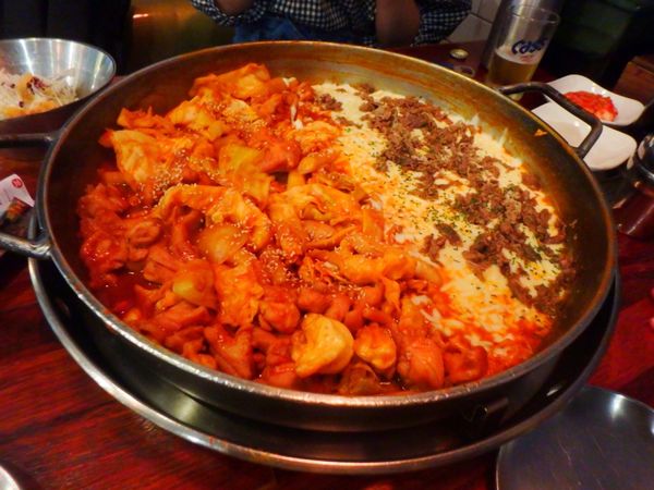 大韓民国 (韓国)・ソウル「韓国旅行」の写真：韓国料理おいしい。タッカルビ、粥、サムギ...