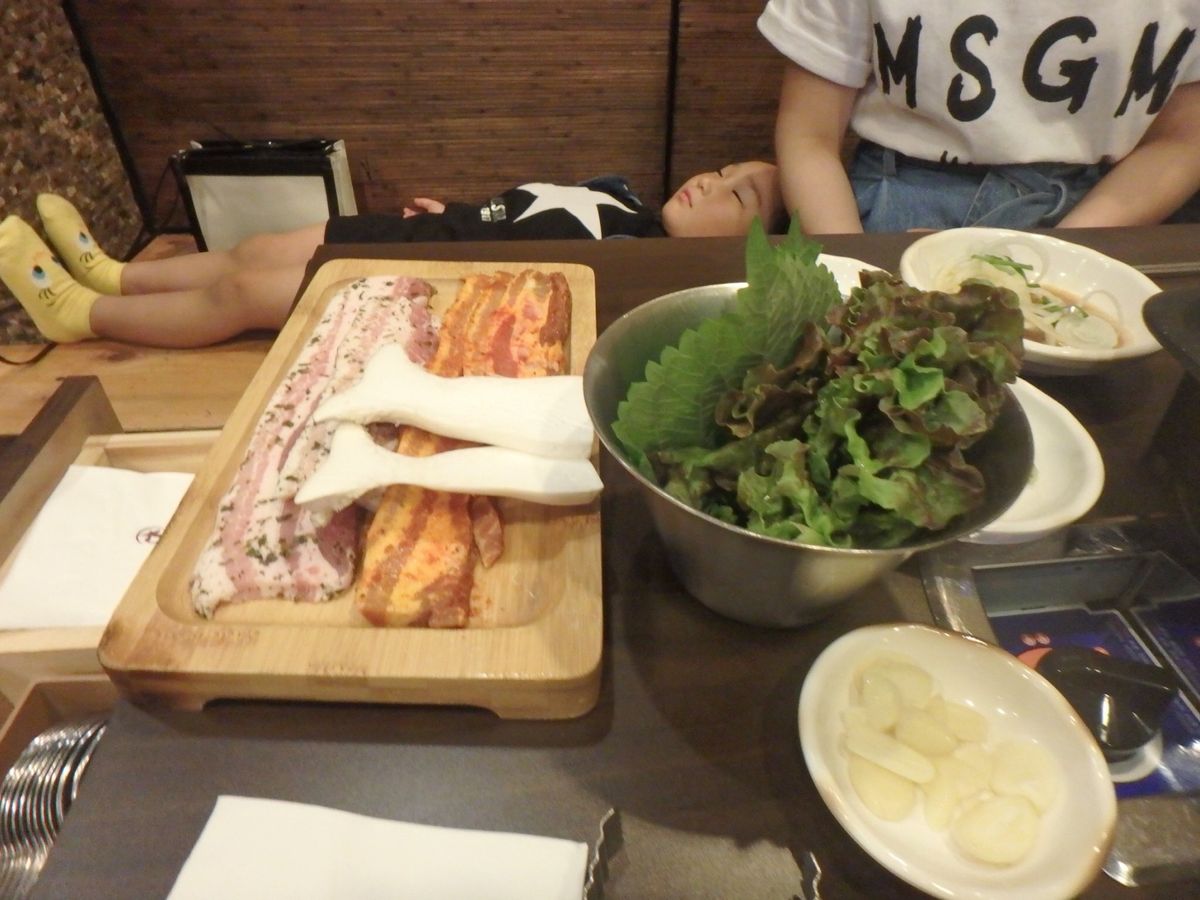 韓国料理おいしい。タッカルビ、粥、サムギョプサル
アイスはかわいい。