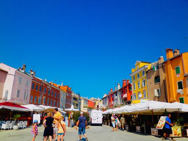 クロアチア「クロアチア（ポレチュ・プーラ・モトブン）」の写真：空も海もこれでもかってくらい青くて、雲一...