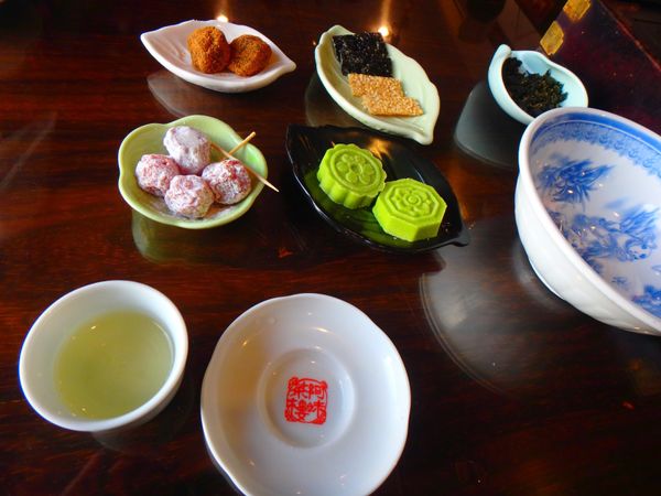 台湾「台湾旅行」の写真：茶屋、蛇のスープ？遠くから見た台北101