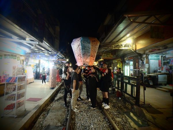 台湾「台湾旅行」の写真：十分へランタンとばしにいった。願い事はは...