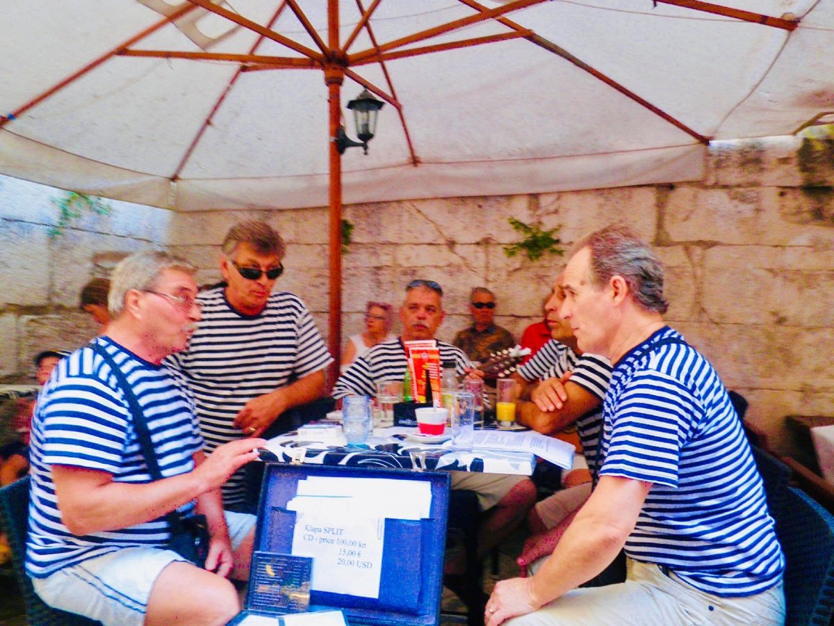 ここも歌声の溢れる街でした✨
クロアチアはどこへ行っても青さに圧倒されます！