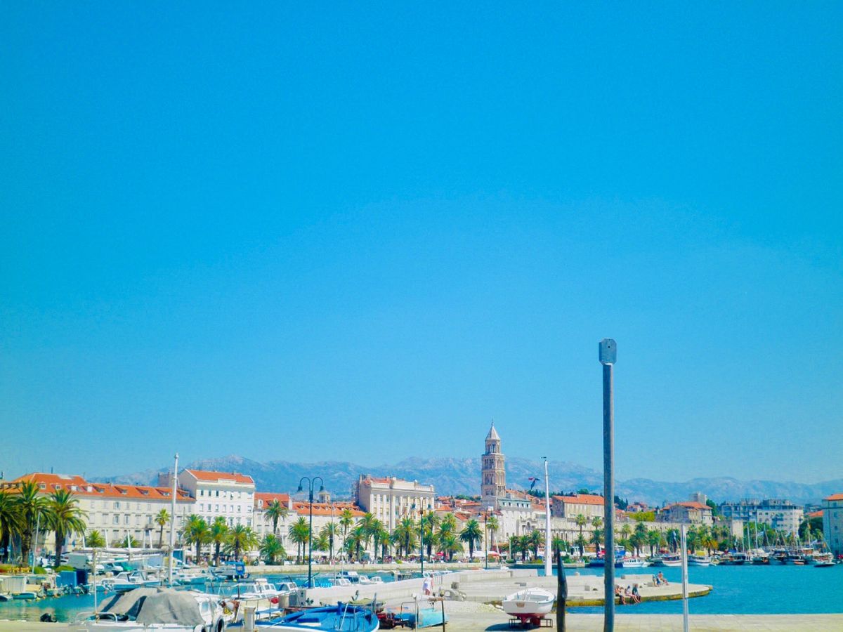 ここも歌声の溢れる街でした✨
クロアチアはどこへ行っても青さに圧倒されます！