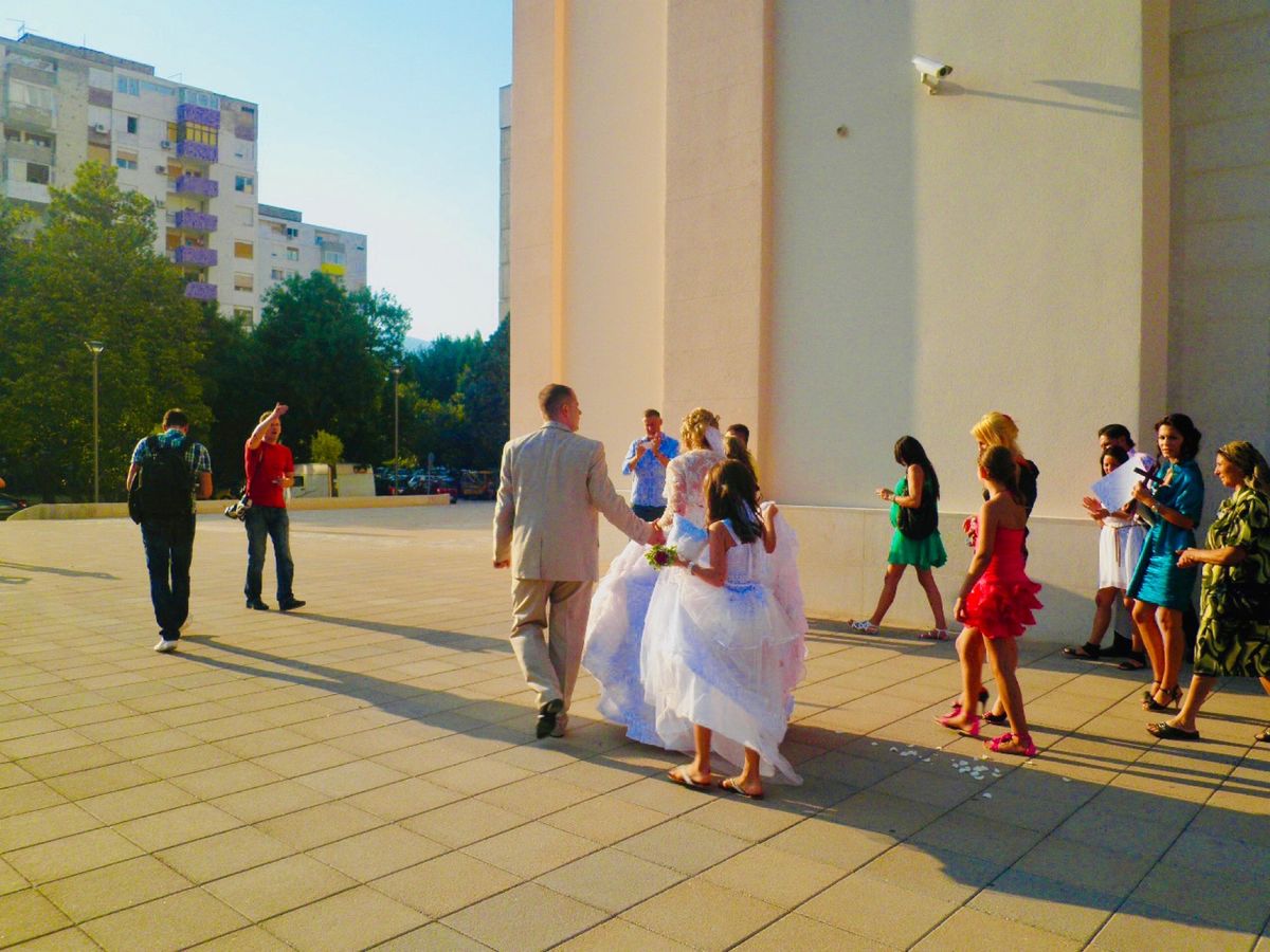 まだ戦争の色も濃く残る国でした。街中は石畳が滑るのなんの💦でも街自体はとて...