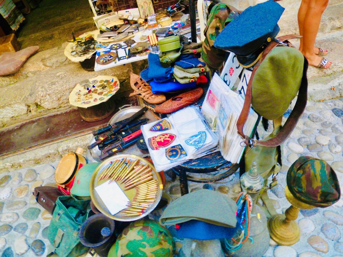 まだ戦争の色も濃く残る国でした。街中は石畳が滑るのなんの💦でも街自体はとて...