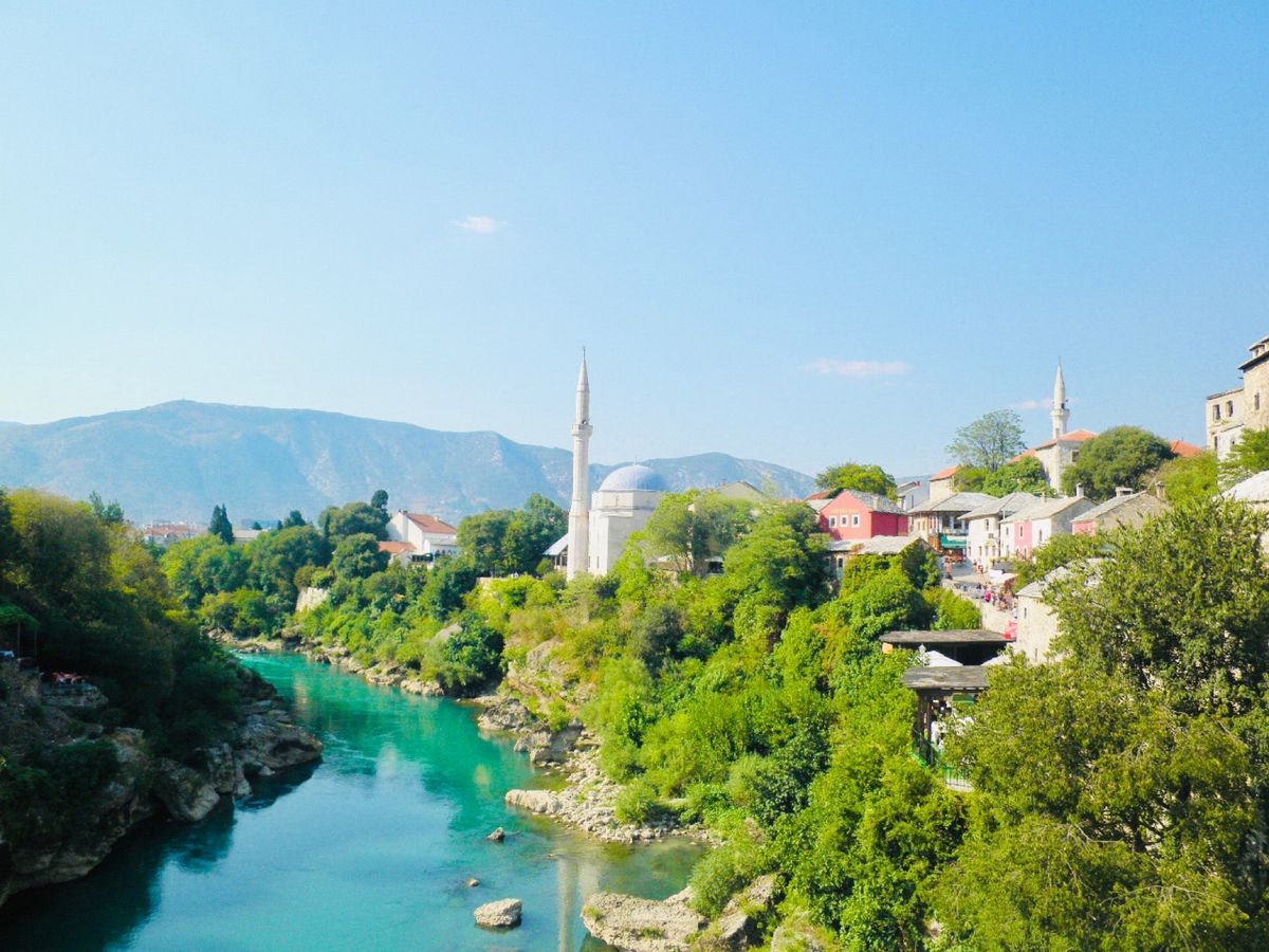 まだ戦争の色も濃く残る国でした。街中は石畳が滑るのなんの💦でも街自体はとて...