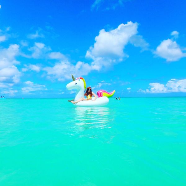 グアム・グアム「グアム旅行」の写真：ホテルの前のタモンビーチとホテルのプール