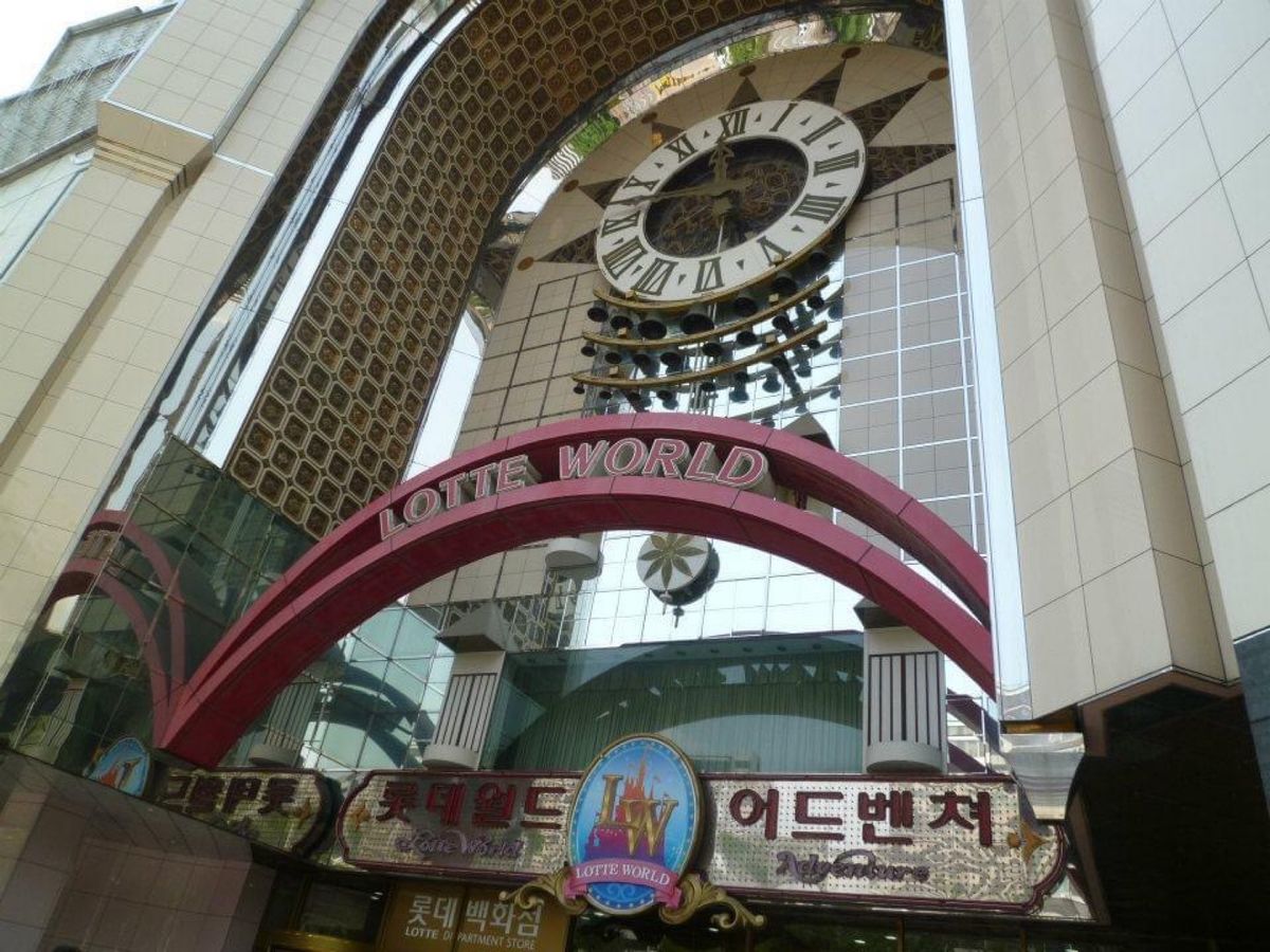 ロッテワールドとカジノはじめていきました。このトールソフトクリームはすごい...