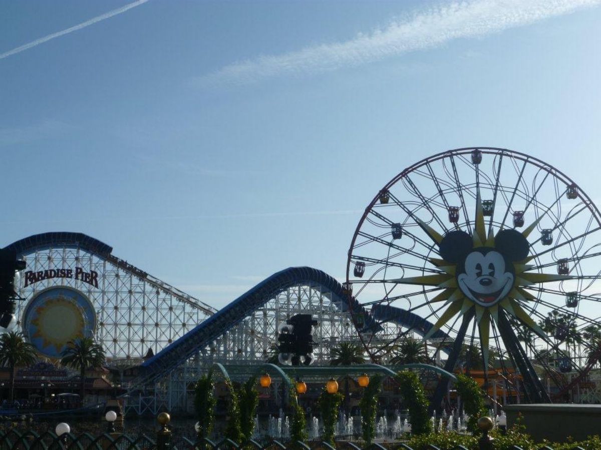 カリフォルニアディズニーランドとカリフォルニアアドベンチャーワールド、2パ...