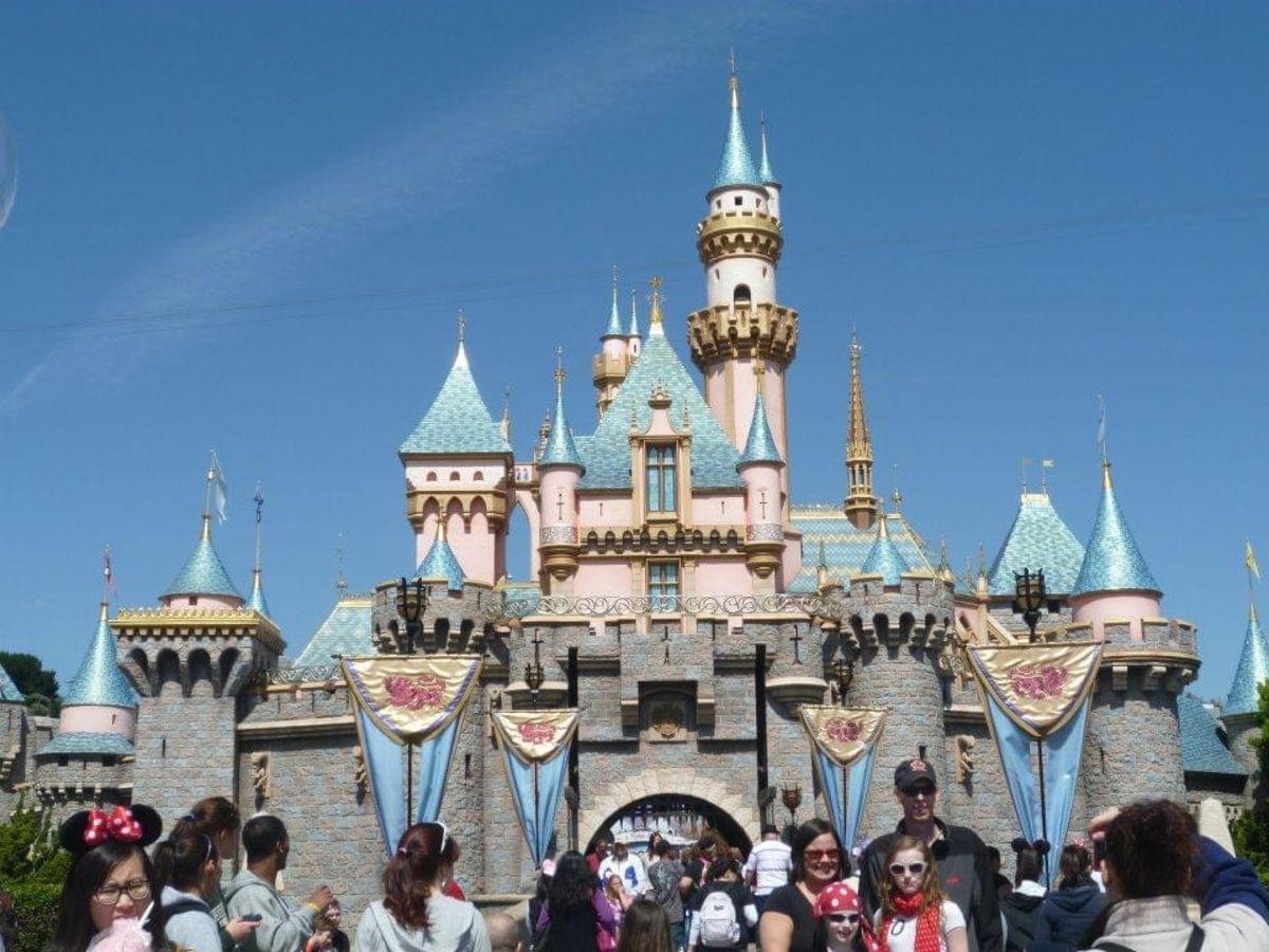 カリフォルニアディズニーランドとカリフォルニアアドベンチャーワールド、2パ...