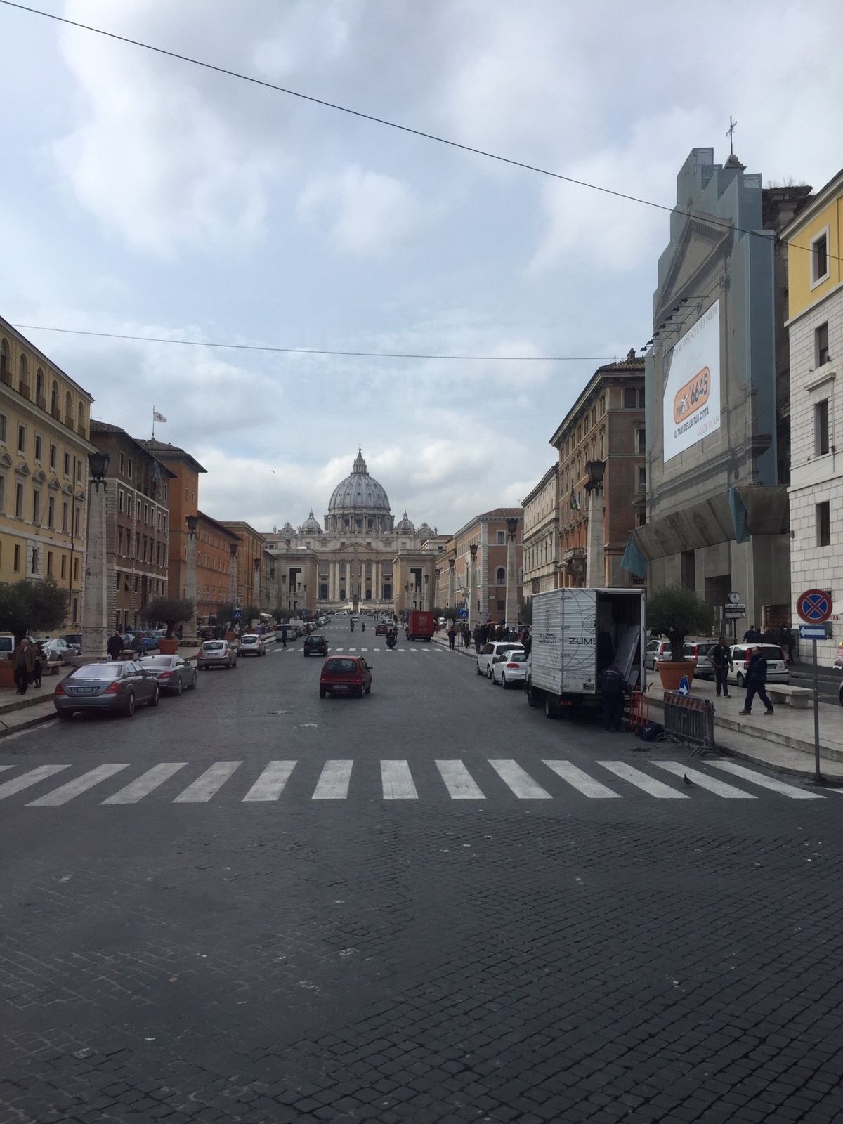 ローマ。
トレビの泉が工事中でした。
彫刻を間近で見られてラッキー！！！