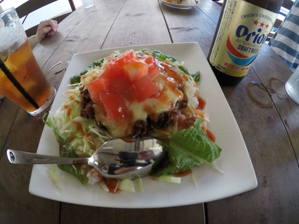日本・沖縄県「沖縄旅行」の写真：海の家のタコライス　国際通りの屋台村