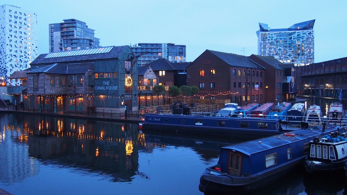 観光地はタワーブリッジ、修復作業中のビッグベン、大英博物館、自然史博物館へ...