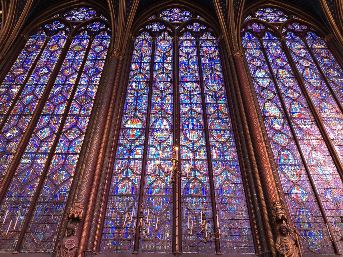 2日目
朝早く起き、セーヌ川沿いを散歩して地下鉄でVanvesの蚤の市へ。...