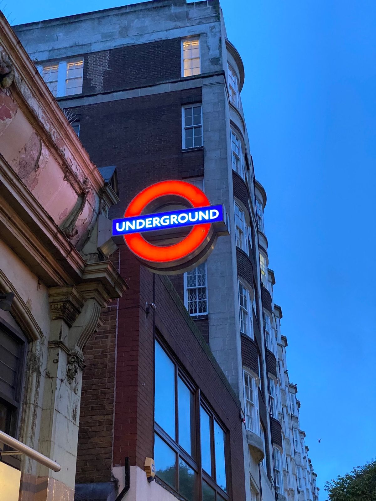 調子に乗って飲んでて、飛行機の時間に遅れそうになった💦